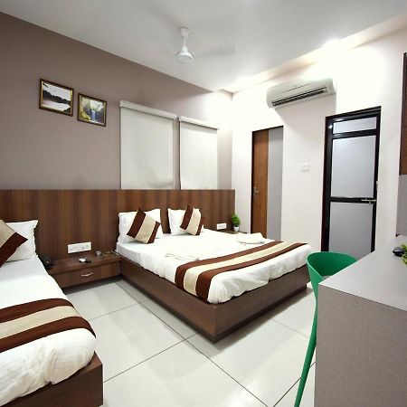 Hotel Embassy Kalol Bagian luar foto