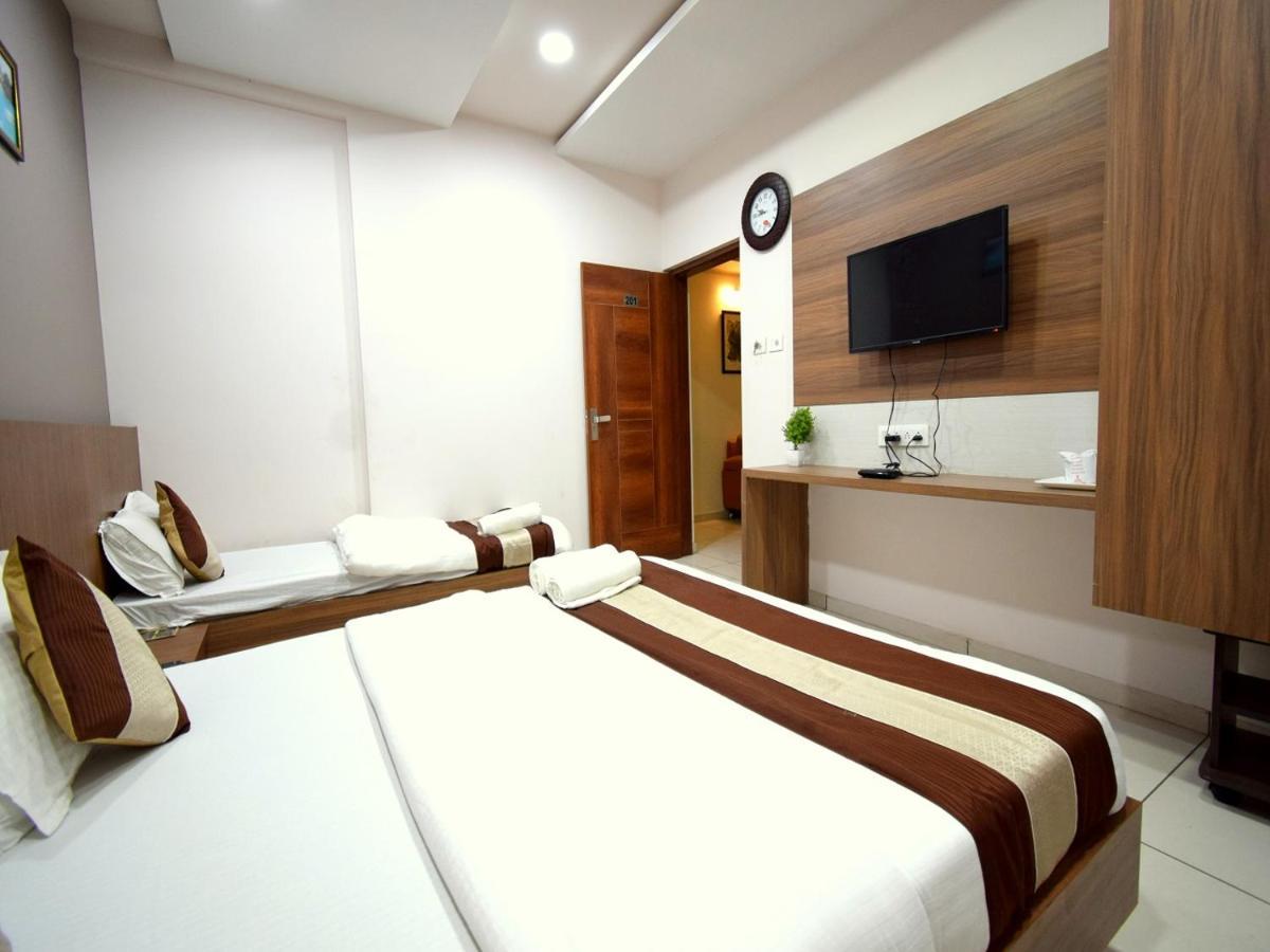 Hotel Embassy Kalol Bagian luar foto