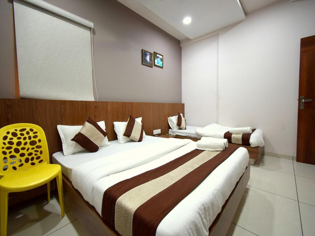 Hotel Embassy Kalol Bagian luar foto