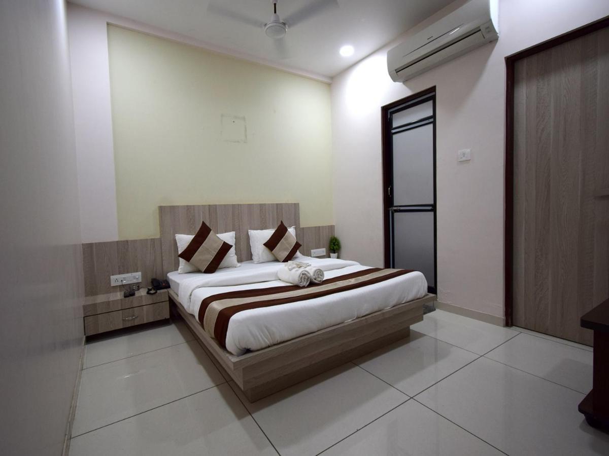 Hotel Embassy Kalol Bagian luar foto
