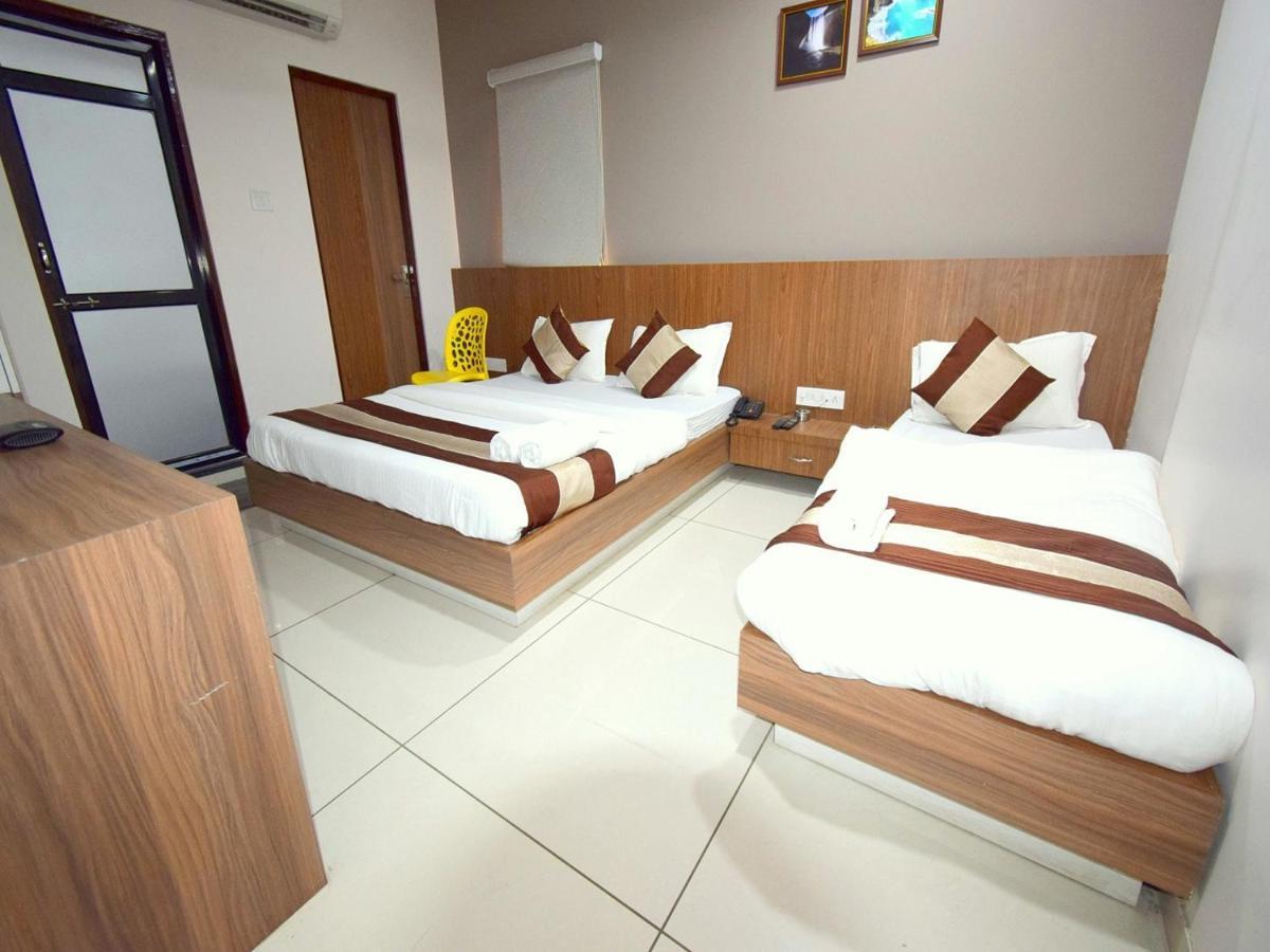 Hotel Embassy Kalol Bagian luar foto