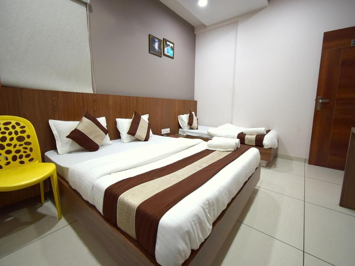 Hotel Embassy Kalol Bagian luar foto