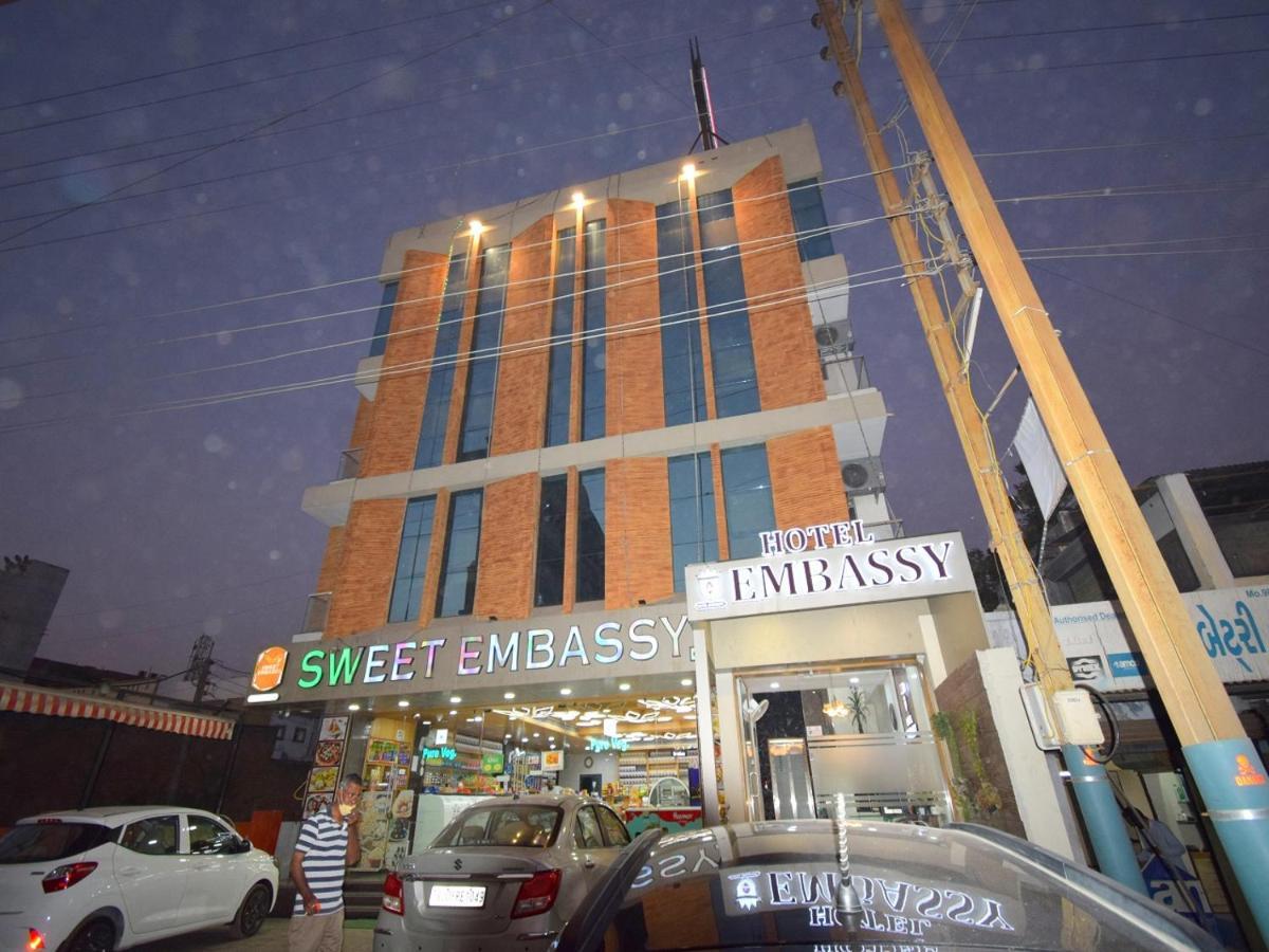 Hotel Embassy Kalol Bagian luar foto