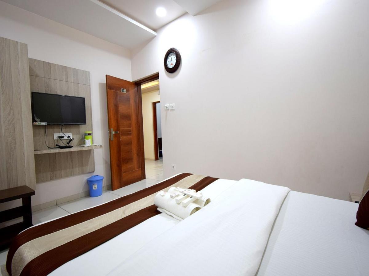 Hotel Embassy Kalol Bagian luar foto