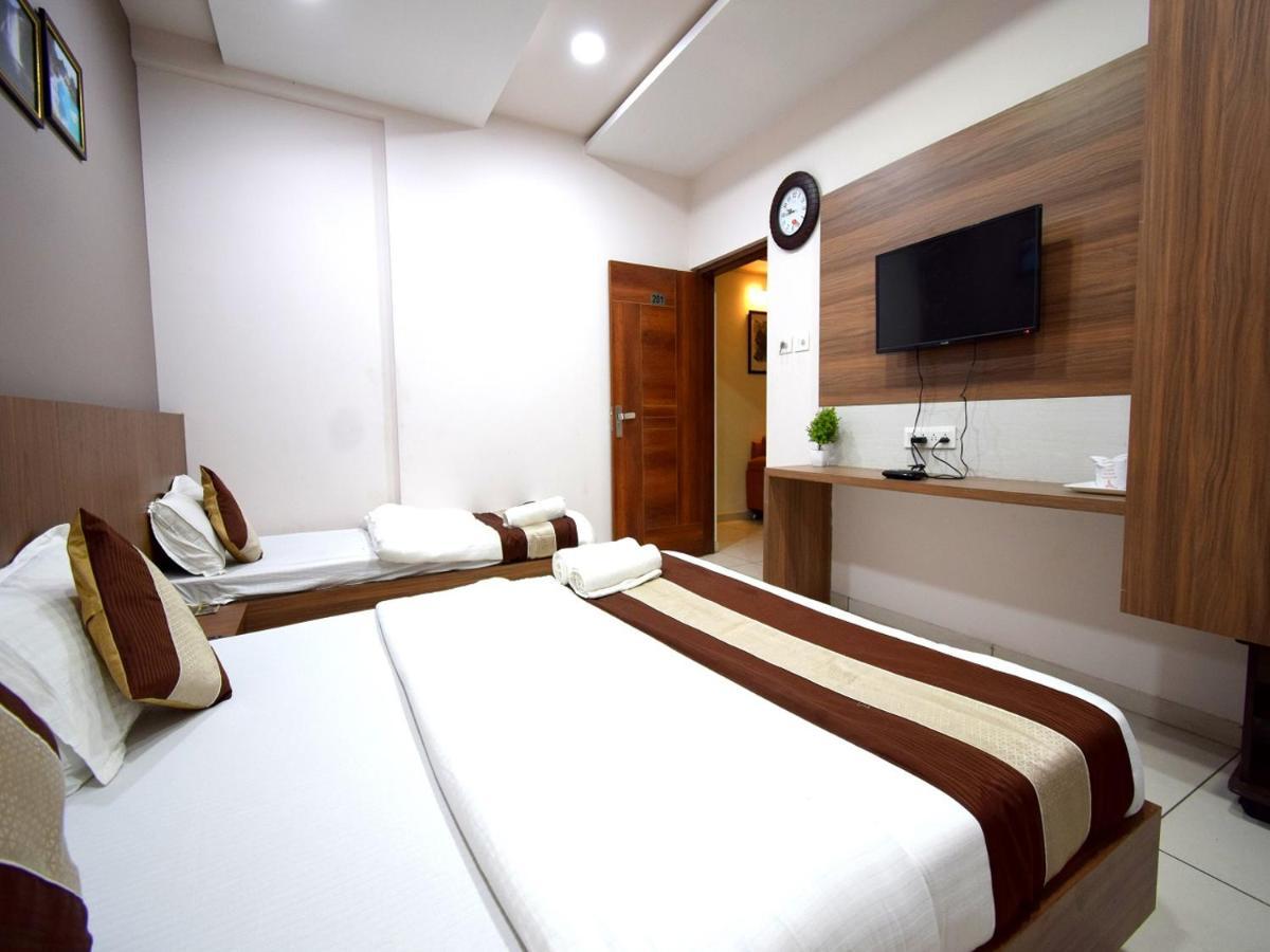 Hotel Embassy Kalol Bagian luar foto