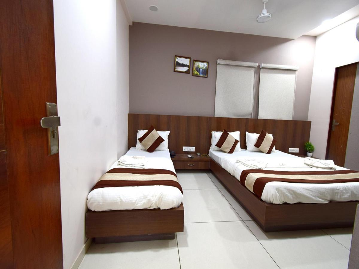 Hotel Embassy Kalol Bagian luar foto