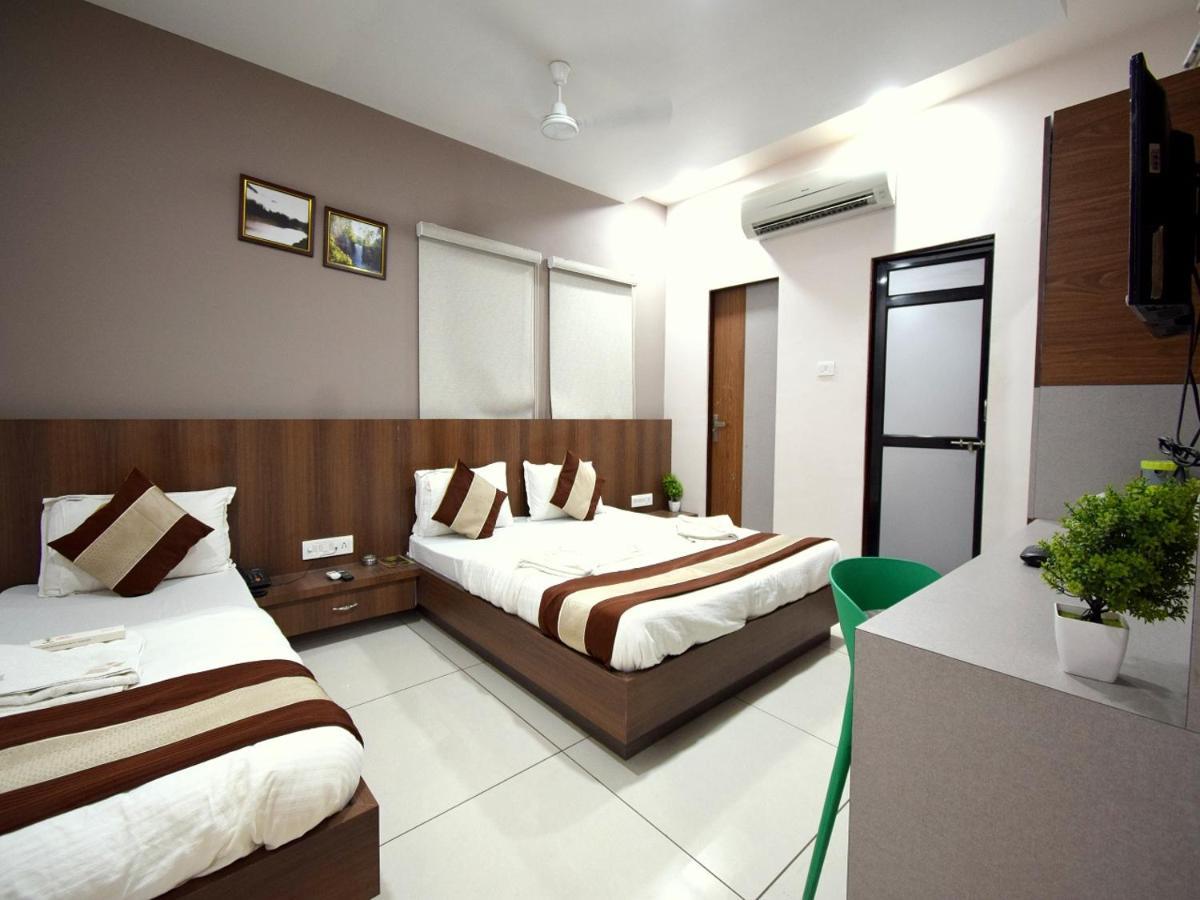 Hotel Embassy Kalol Bagian luar foto