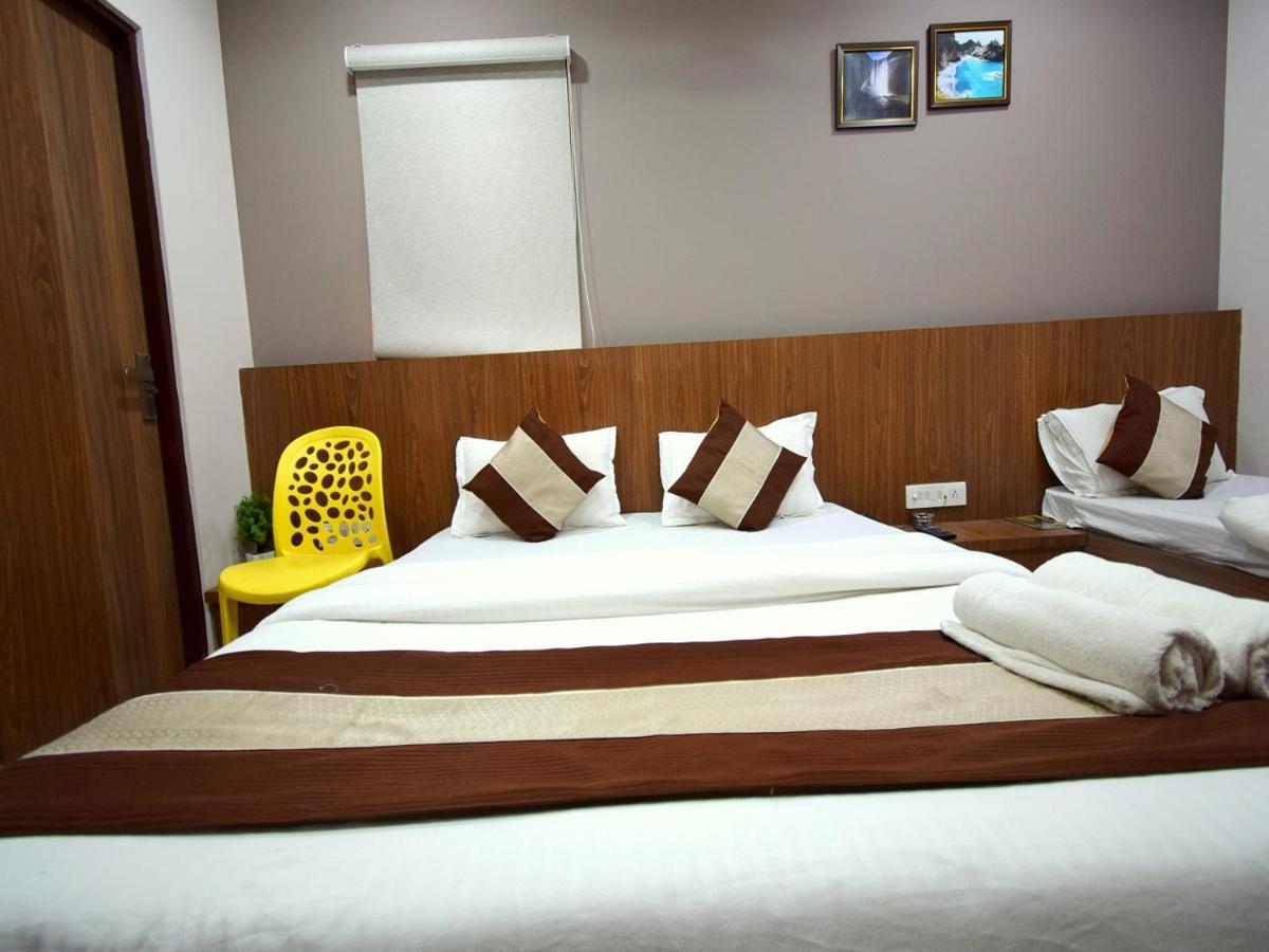Hotel Embassy Kalol Bagian luar foto
