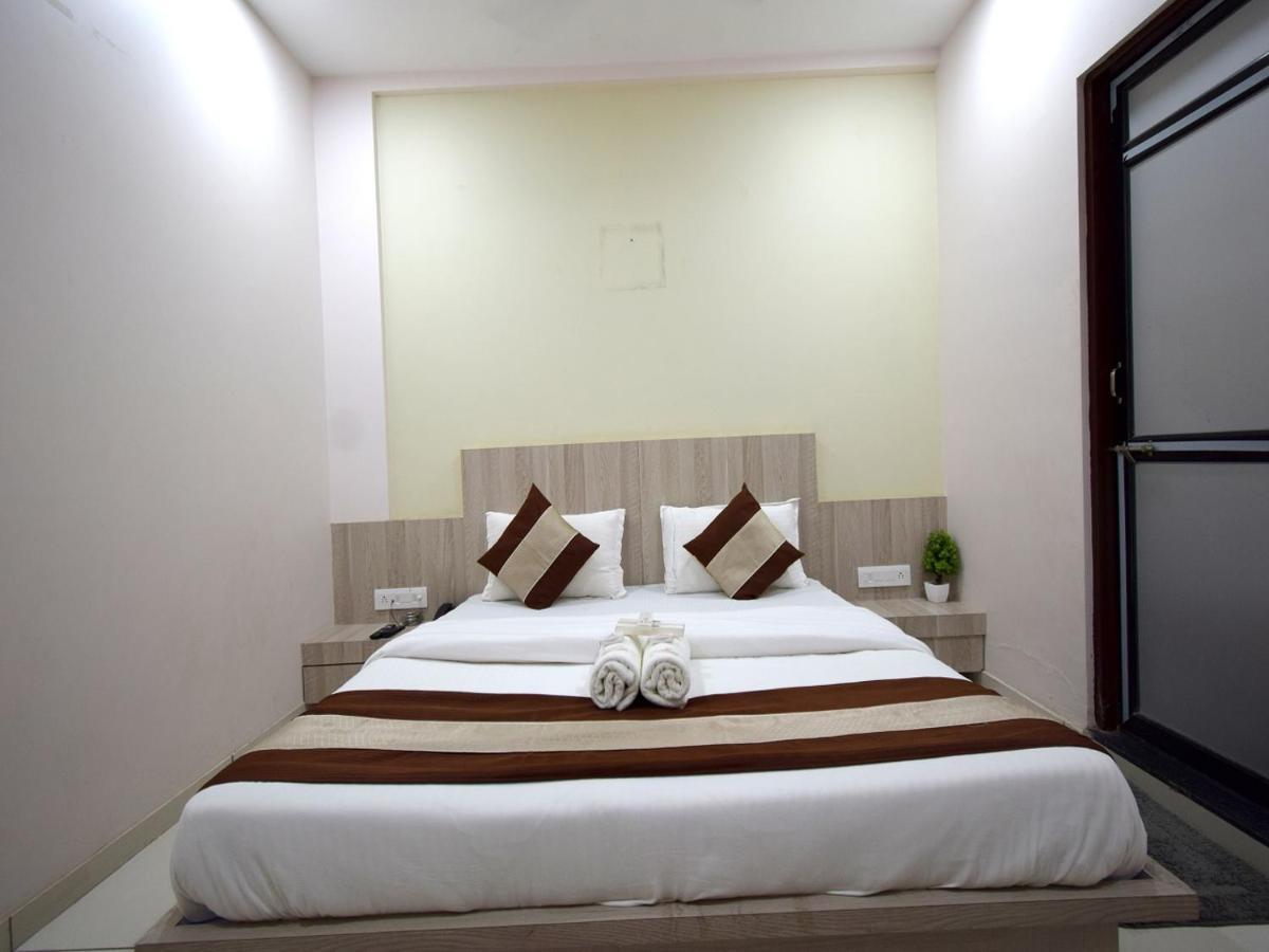 Hotel Embassy Kalol Bagian luar foto