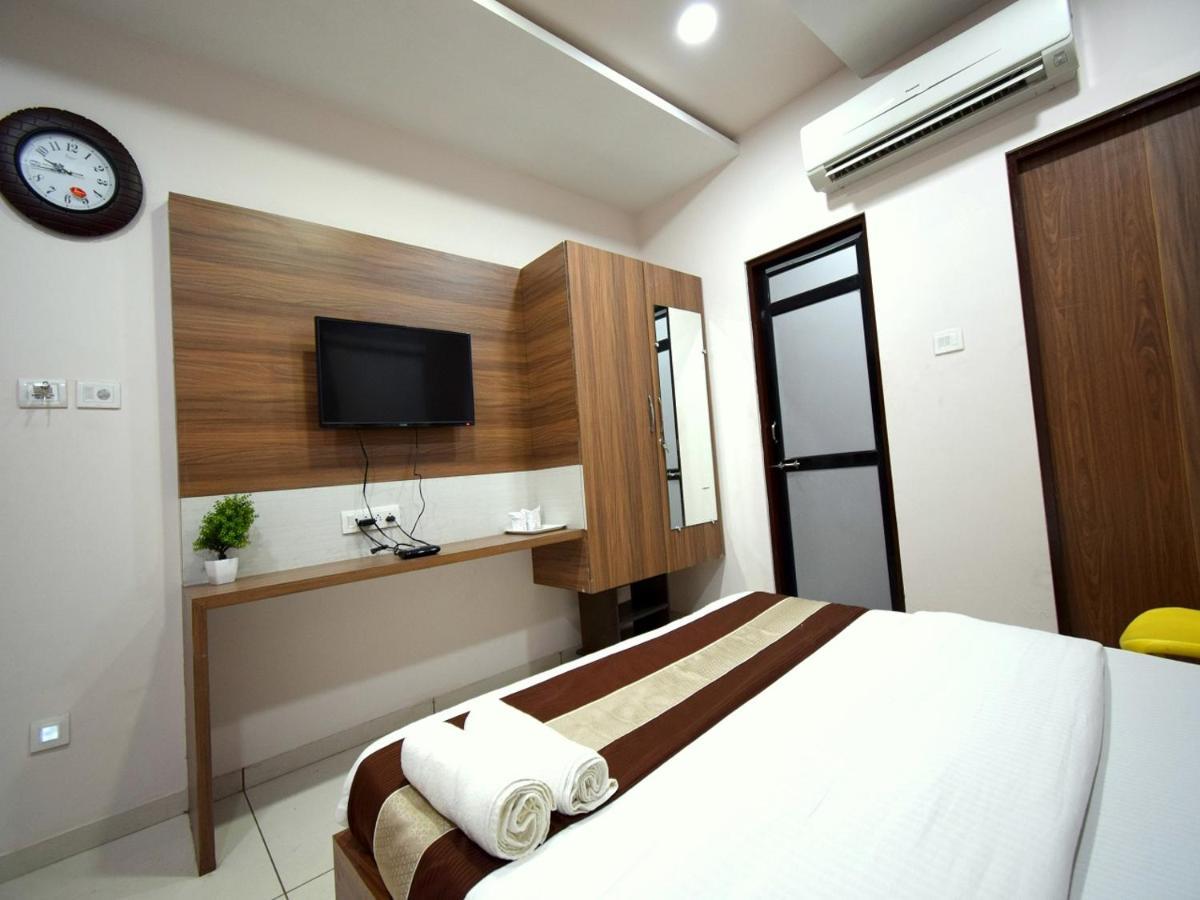 Hotel Embassy Kalol Bagian luar foto
