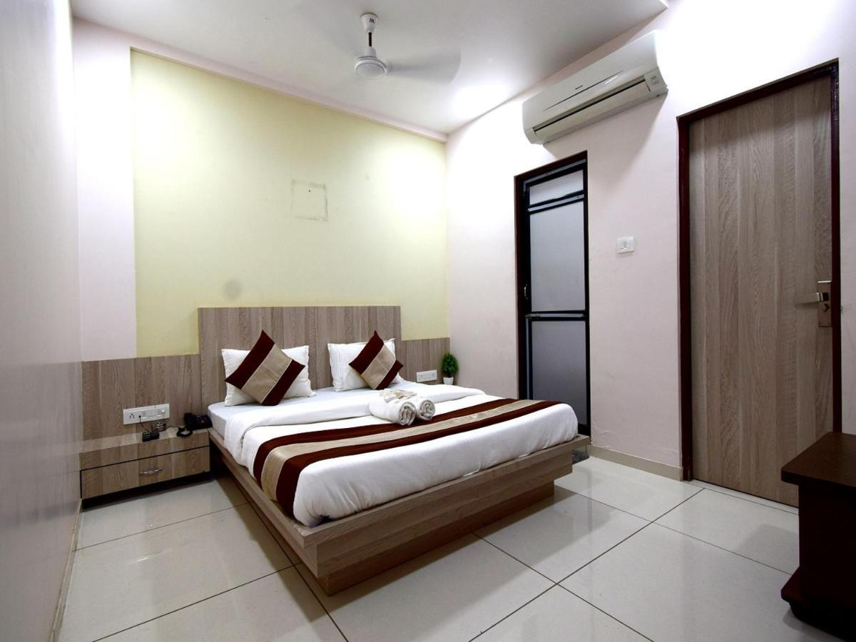 Hotel Embassy Kalol Bagian luar foto