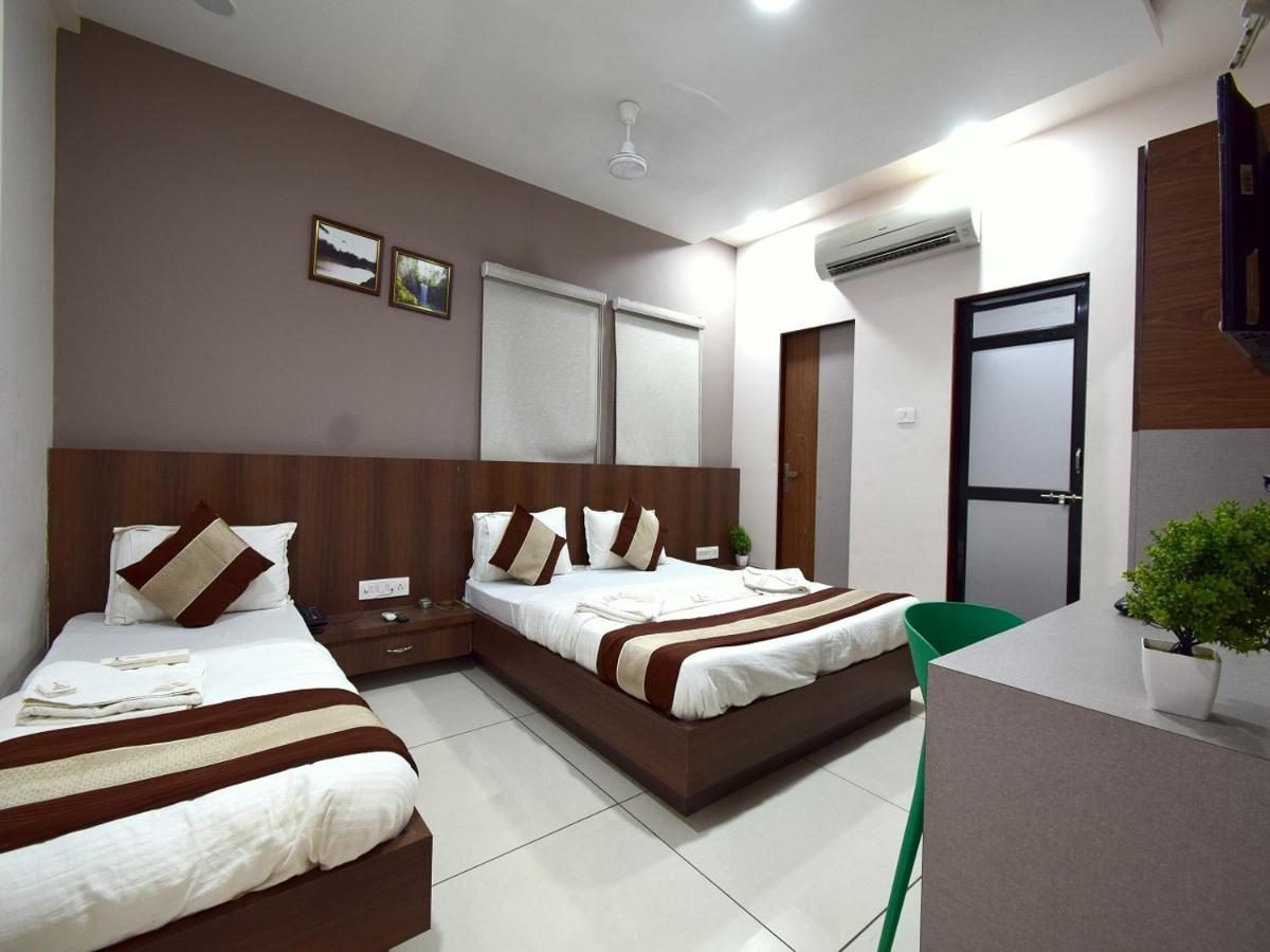 Hotel Embassy Kalol Bagian luar foto