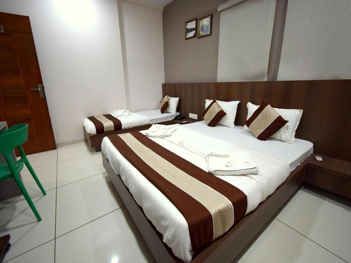 Hotel Embassy Kalol Bagian luar foto