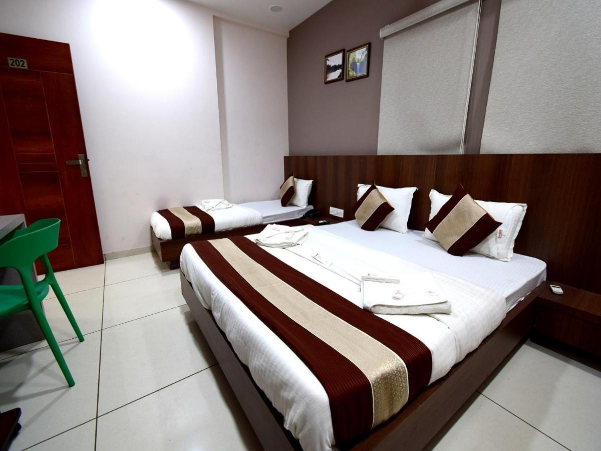 Hotel Embassy Kalol Bagian luar foto