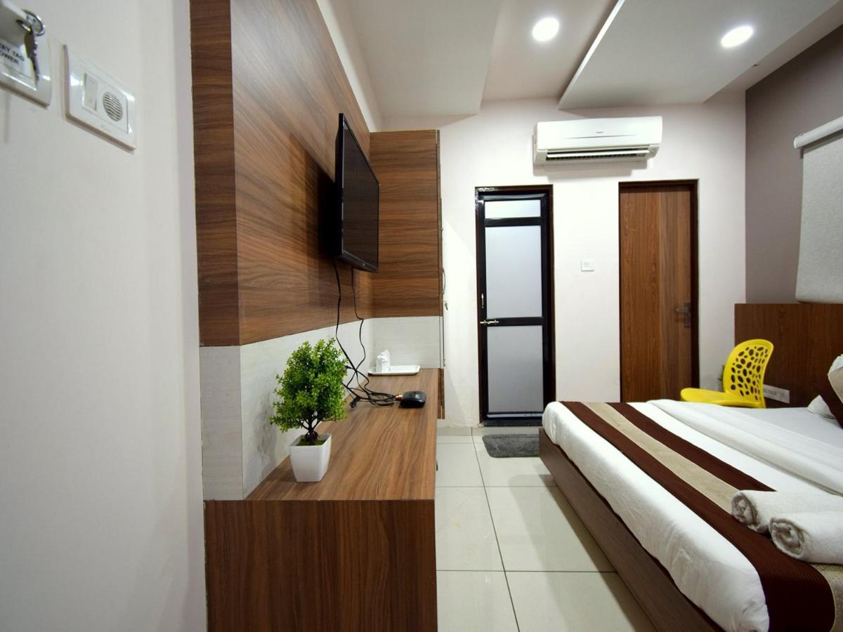 Hotel Embassy Kalol Bagian luar foto