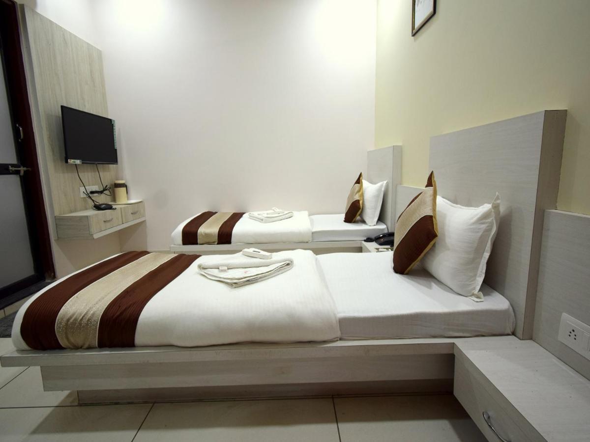 Hotel Embassy Kalol Bagian luar foto