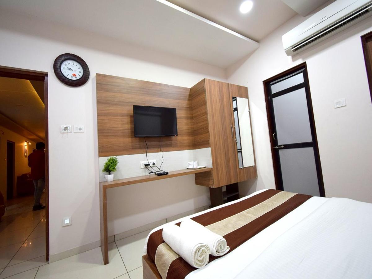 Hotel Embassy Kalol Bagian luar foto